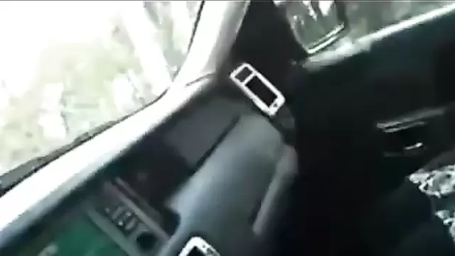 Турок снял видео в машине с горячей подругой